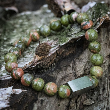 Armband aus Perlen im „Unakite Rock“-Schliff